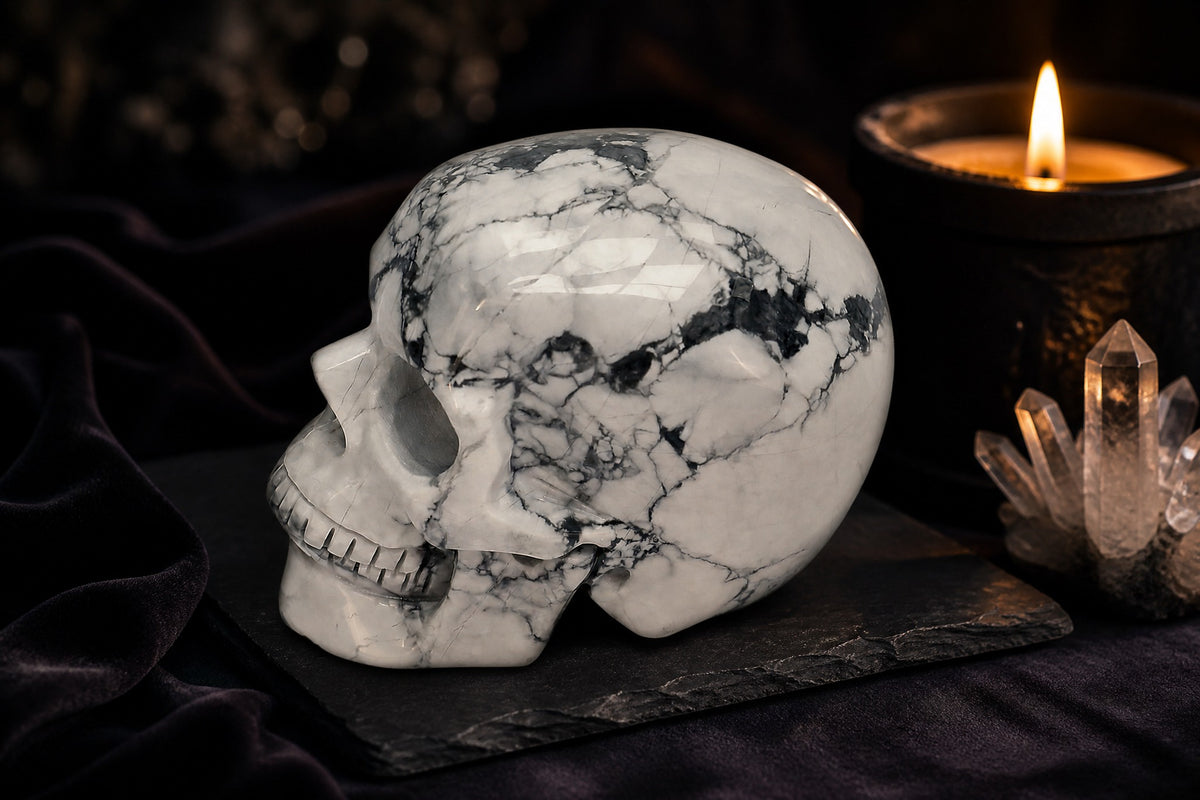 Howlite skull detail C