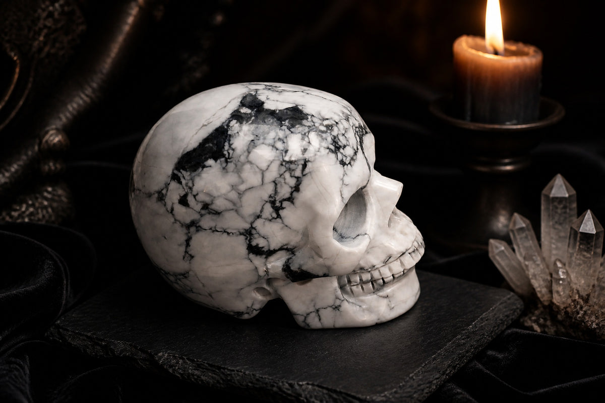 Howlite skull detail C